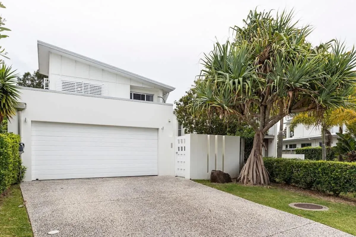 Saltbreeze - Laidback Poolside Living By The Canal Twin Waters 0*,